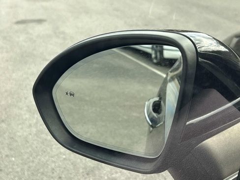 Used 2022 Buick Envision Avenir w/ Technology Package II image 17