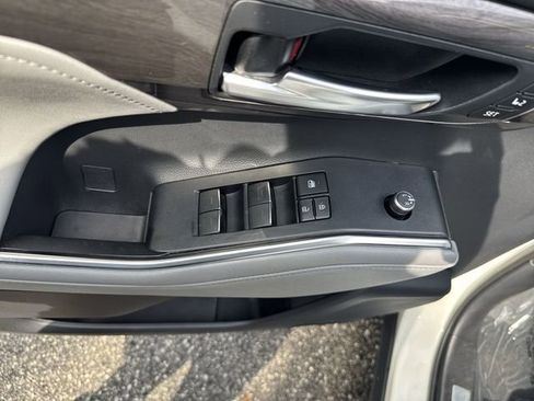 Used 2021 Toyota Highlander Limited FWD image 29