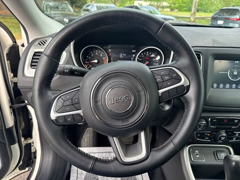 Used 2018 Jeep Compass Latitude w/ Popular Equipment Group FWD image 24