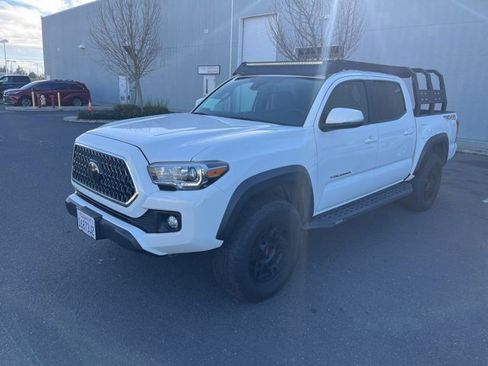 Used 2018 Toyota Tacoma TRD Off-Road image 1