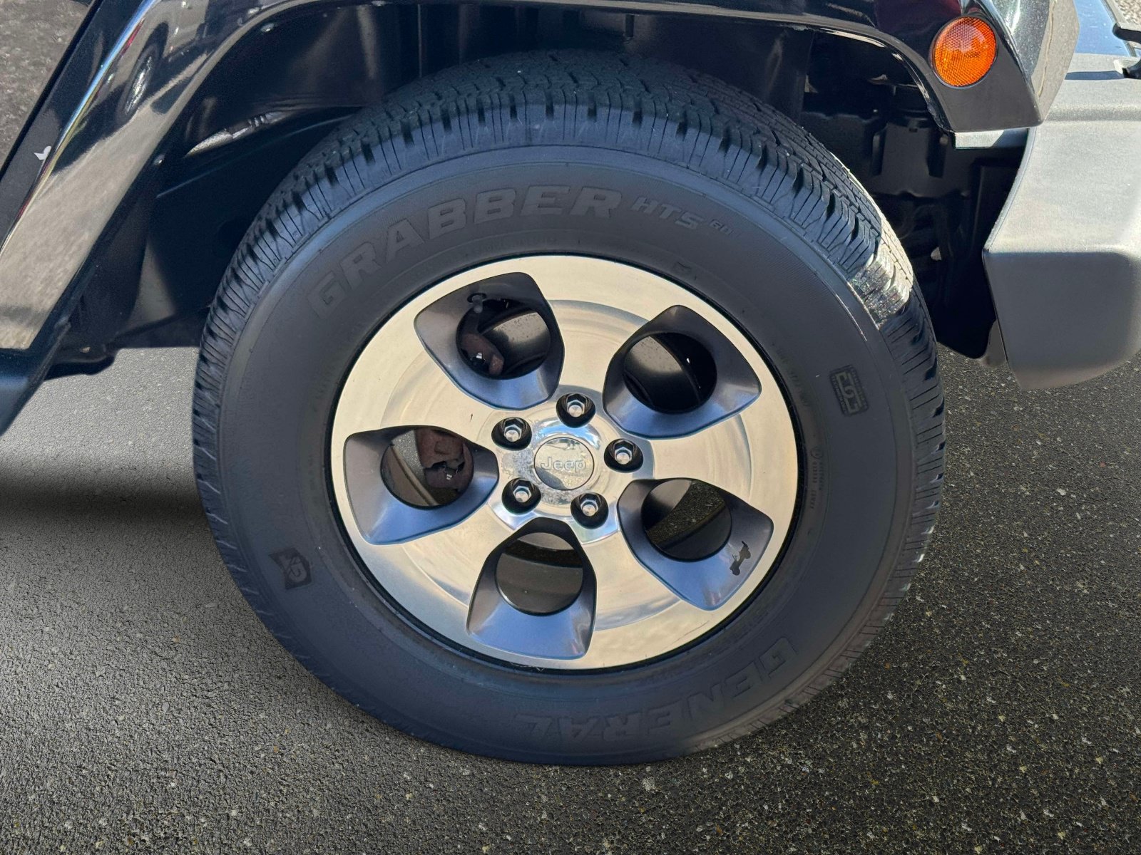 Used 2016 Jeep Wrangler Sahara w/ Connectivity Group AWD/4WD image 6
