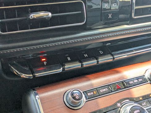 Used 2021 Lincoln Aviator Reserve AWD/4WD image 24