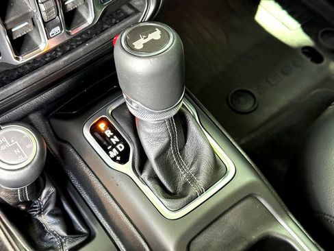 Used 2026 Jeep Wrangler Unlimited Sahara AWD/4WD image 18