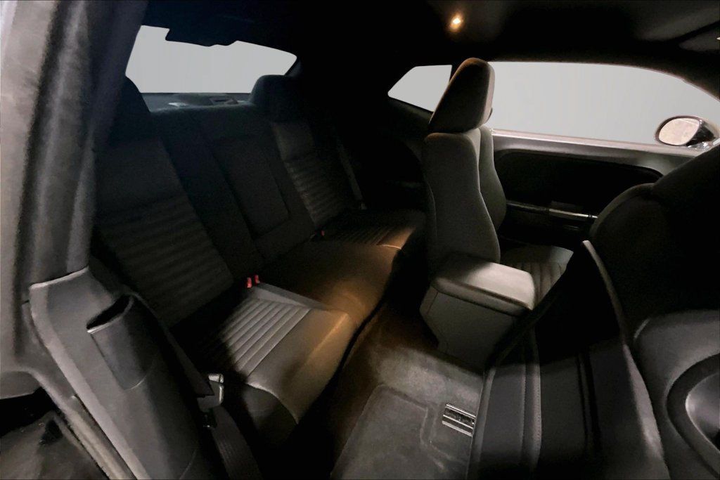 Used 2014 Dodge Challenger R/T RWD image 21