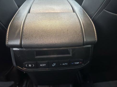 Used 2022 Toyota Highlander XLE image 11