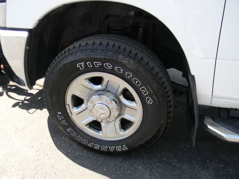 Used 2024 RAM 2500 Tradesman w/ Chrome Appearance Group AWD/4WD image 11