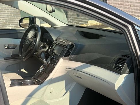 Used 2015 Toyota Venza LE FWD image 9