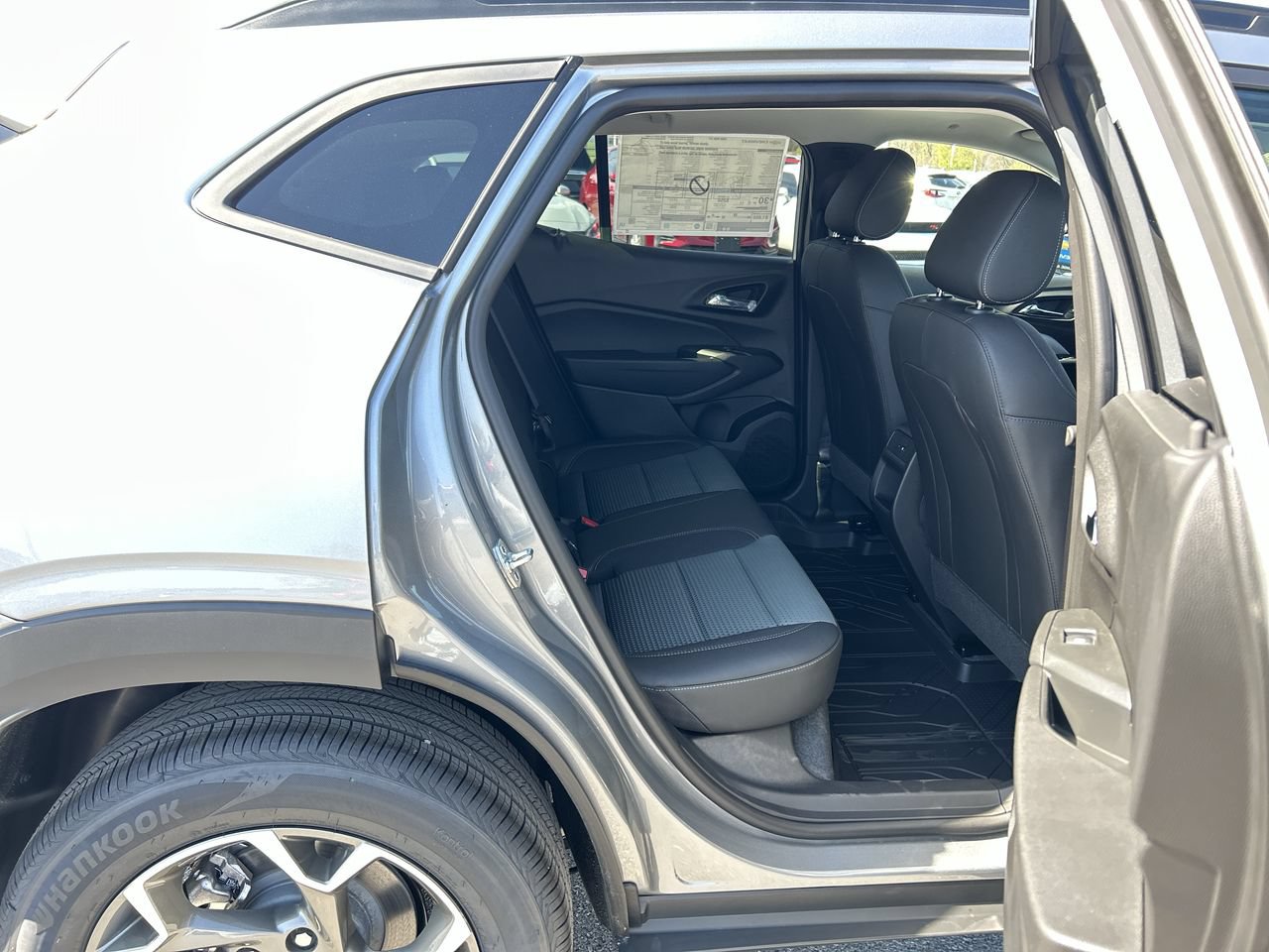 New 2026 Chevrolet Trax LT w/ Sunroof Package FWD image 19