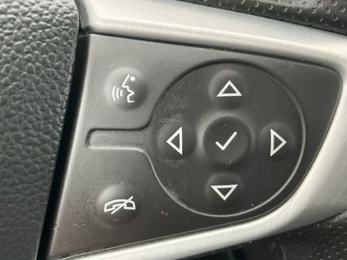 Used 2023 GMC Acadia SLE image 22