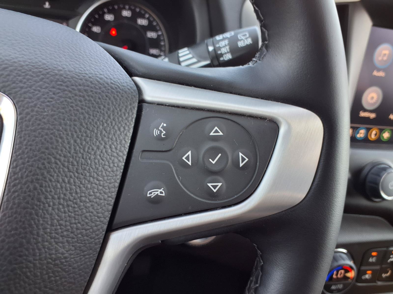 Used 2024 GMC Terrain SLT FWD image 16