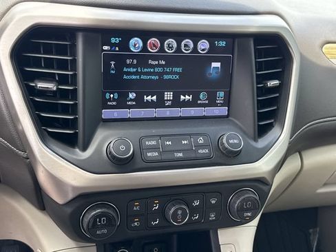 Used 2019 GMC Acadia Denali w/ Technology Package FWD image 28