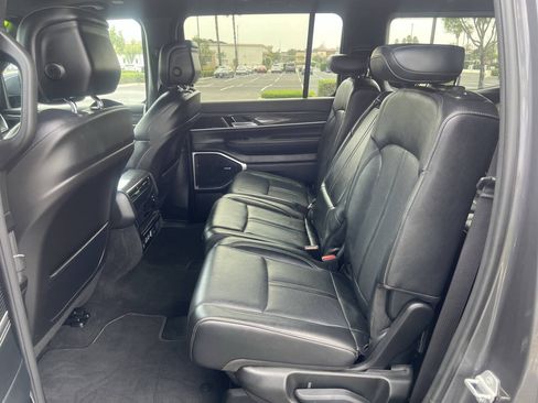 Used 2022 Jeep Wagoneer Series II w/ Premium Group I AWD/4WD image 11