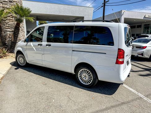 Used 2023 Mercedes-Benz Metris Passenger image 3