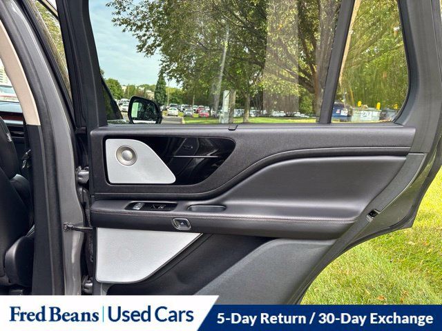 Used 2024 Lincoln Aviator Reserve w/ Equipment Group 201A AWD/4WD image 17