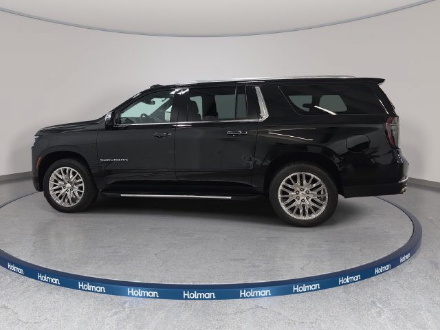 Used 2025 Chevrolet Suburban Premier AWD/4WD image 9