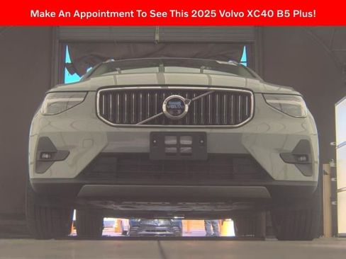 Certified 2025 Volvo XC40 B5 Plus image 2