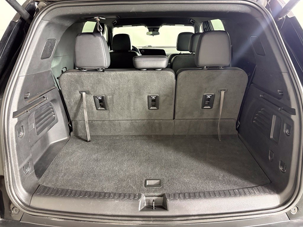 Used 2025 Chevrolet Traverse LT FWD image 19