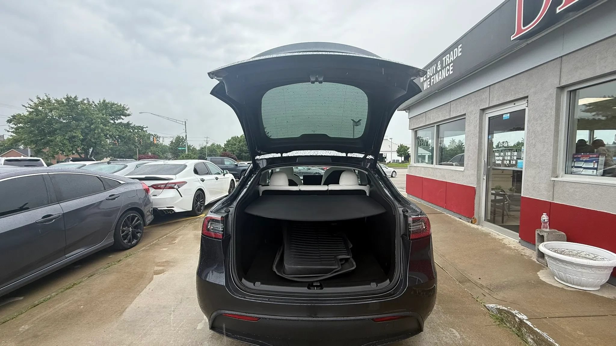 Used 2024 Tesla Model Y Long Range AWD/4WD image 17