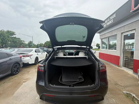 Used 2024 Tesla Model Y Long Range AWD/4WD image 17