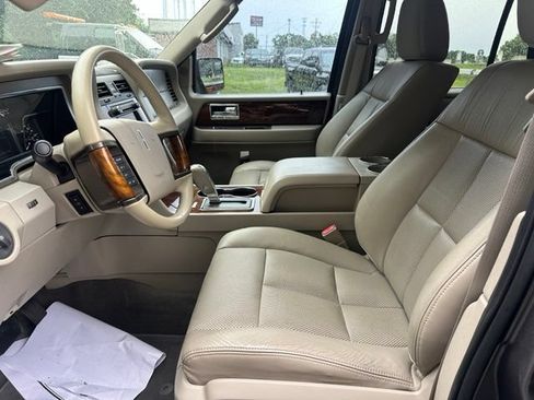 Used 2013 Lincoln Navigator L 2WD image 11