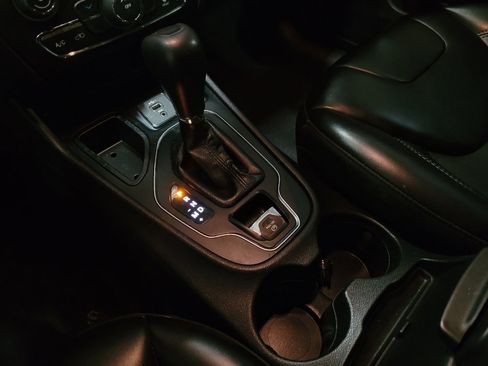 Used 2019 Jeep Cherokee Latitude Plus image 26