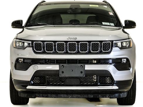 Used 2023 Jeep Compass Limited w/ Elite Group AWD/4WD image 2