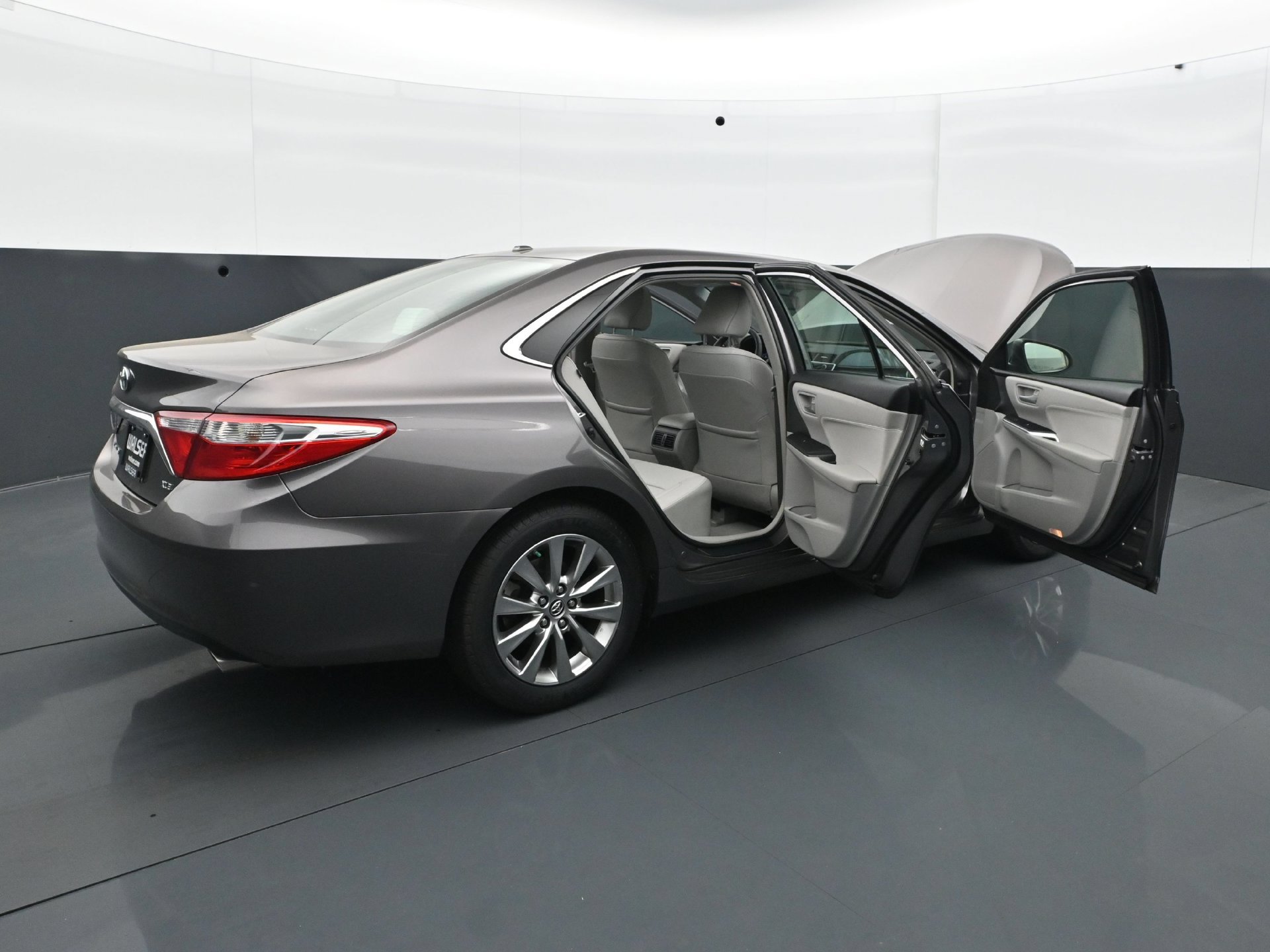 Used 2015 Toyota Camry XLE FWD image 32
