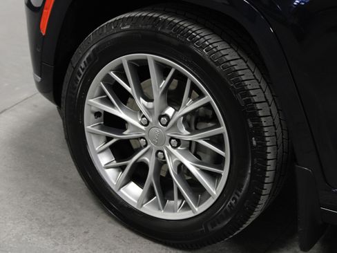 Used 2023 Jeep Grand Cherokee L Summit w/ Luxury Tech Group V image 10