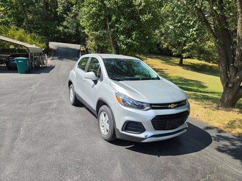 Used 2018 Chevrolet Trax LS AWD/4WD image 2