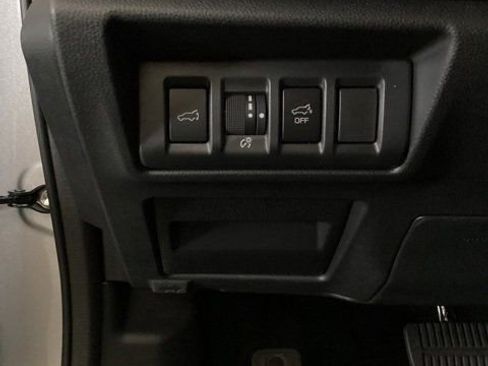 Certified 2025 Subaru Outback Premium w/ Popular Package #1A image 17