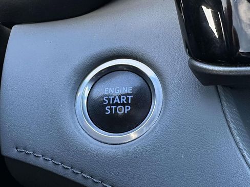 Used 2021 Toyota Highlander XLE image 31