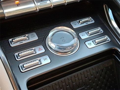 Certified 2024 Lincoln Nautilus Reserve image 15