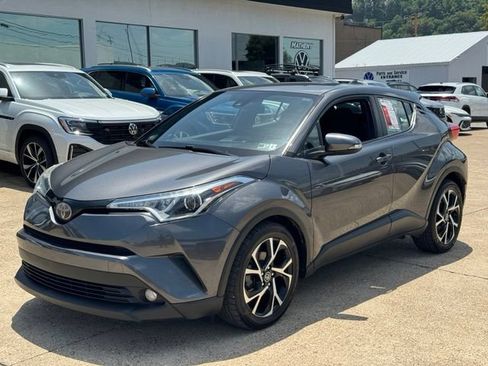 Used 2018 Toyota C-HR XLE FWD image 2