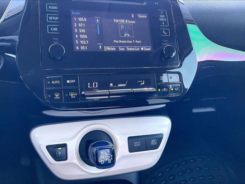 Used 2017 Toyota Prius Two image 34