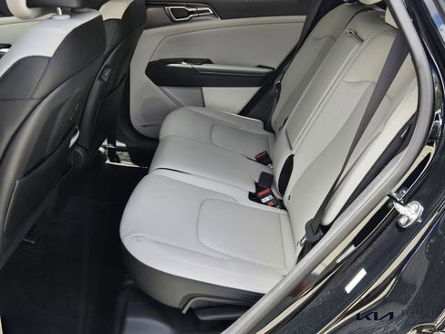 Certified 2025 Kia Sportage EX FWD image 11
