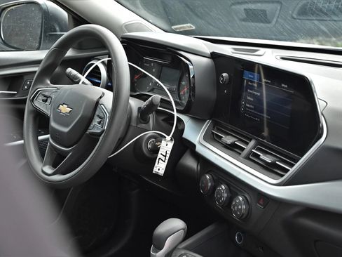 Used 2025 Chevrolet Trax LS w/ Driver Confidence Package FWD image 10