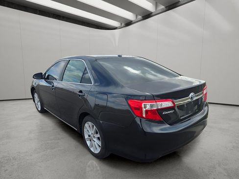Used 2013 Toyota Camry XLE w/ Convenience Pkg image 3
