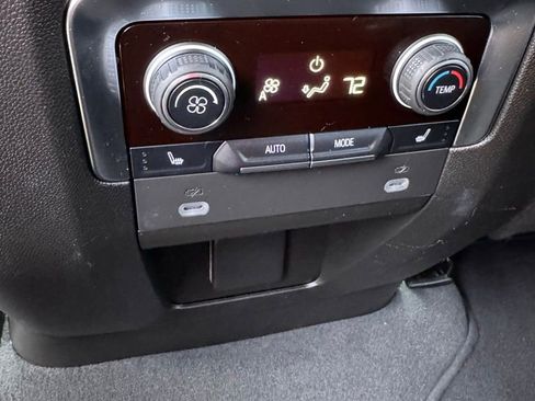 Used 2023 Chevrolet Suburban Premier AWD/4WD image 18