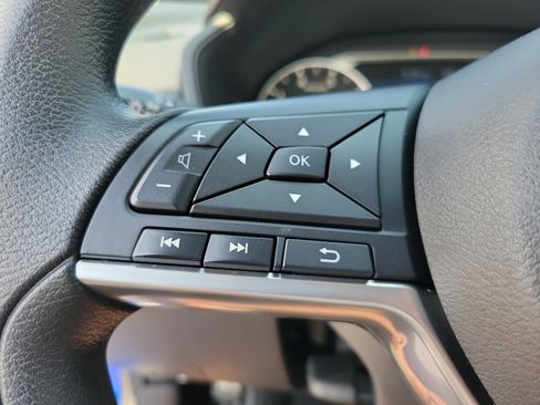 Used 2025 Nissan Altima 2.5 SV image 15