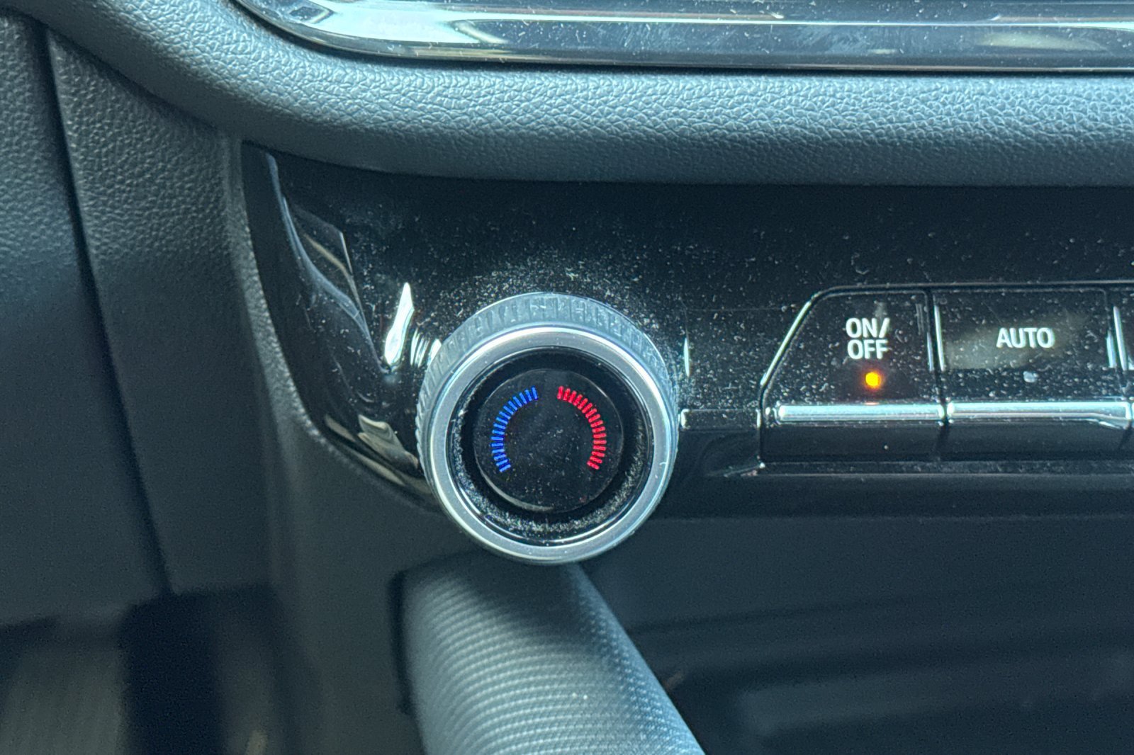 Used 2024 Chevrolet Equinox EV RS FWD image 28