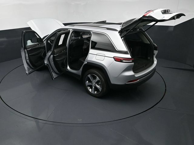 Used 2023 Jeep Grand Cherokee 4WD 4xe image 28