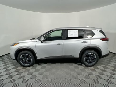 Used 2025 Nissan Rogue SV image 6