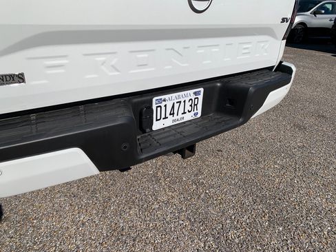 Used 2024 Nissan Frontier SV w/ SV Convenience Package image 8