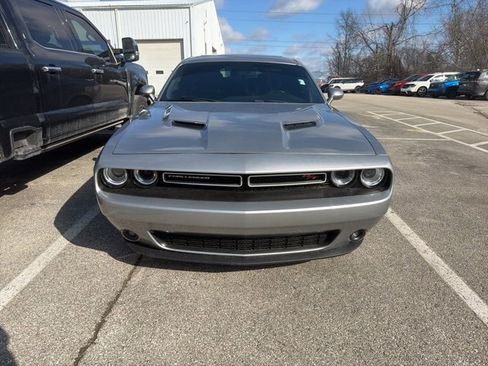 Used 2017 Dodge Challenger R/T image 3