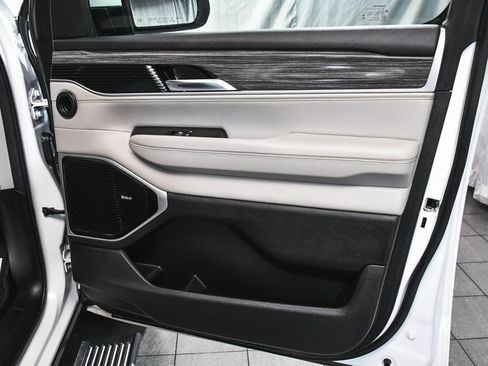 Used 2022 Jeep Wagoneer Series III w/ Premium Group I image 16