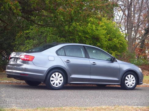 Used 2015 Volkswagen Jetta S image 4