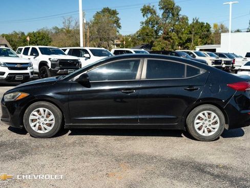 Used 2017 Hyundai Elantra SE image 9