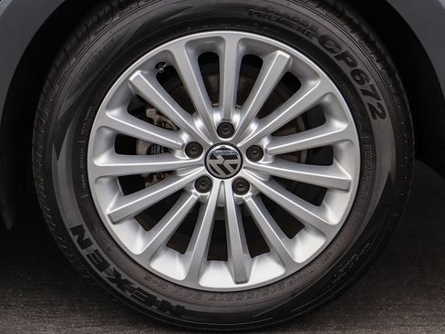 Used 2017 Volkswagen Passat 1.8T SE FWD image 12
