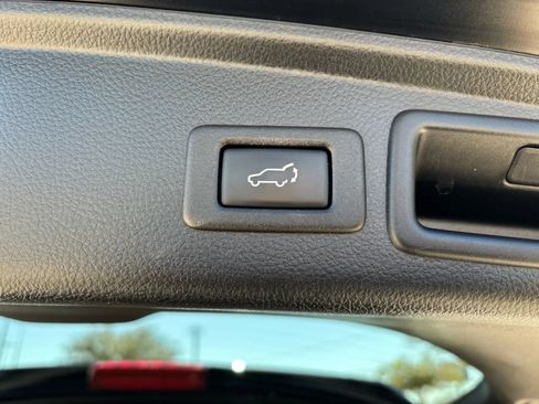 Used 2017 Subaru Forester 2.5i Limited AWD/4WD image 10