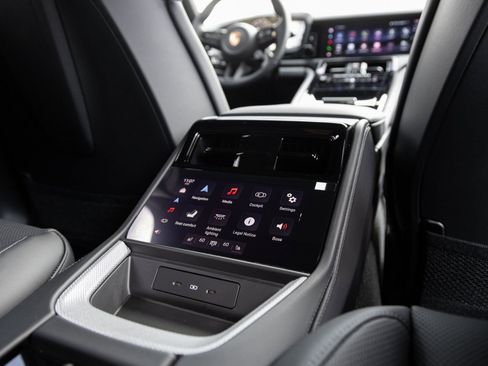 Used 2026 Porsche Panamera image 27